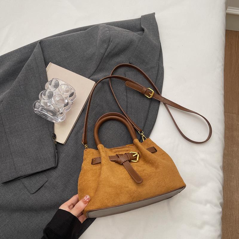 Suede bag women's autumn and winter 2025 new niche design retro shoulder messenger bag pleated portable bucket bag