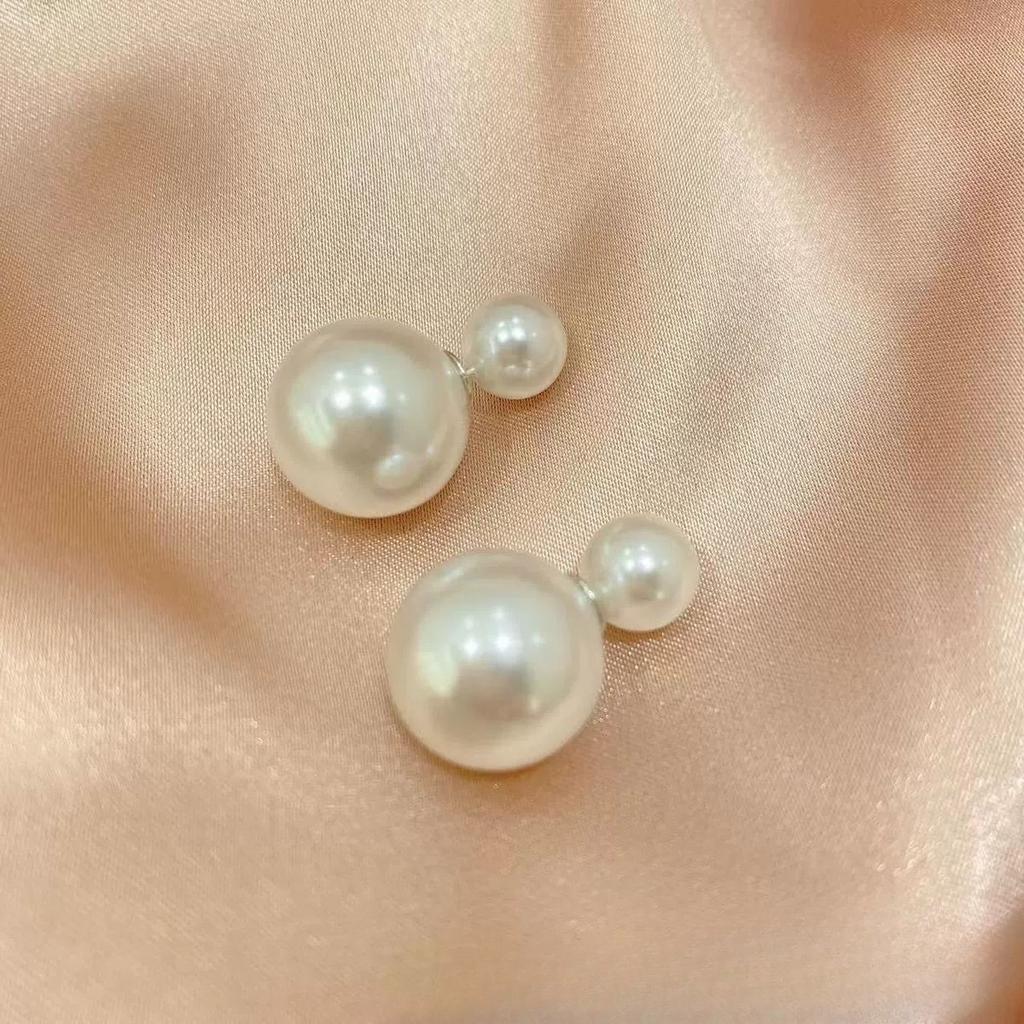 Pendientes de perlas de alta gama de moda Pendientes retro de nicho francés de lujo ligero Pendientes de perlas simples y versátiles para mujer