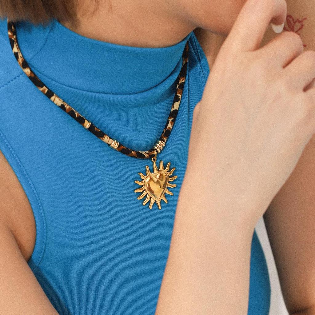 Leopard Print Nylon Rope Pendant Shell Sun Necklace - Cool, Exaggerated, Stainless Steel Design Showcasing Individuality.