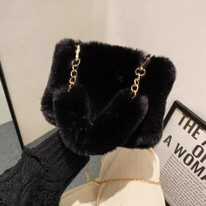 

Плюшевая сумка-тоут из искусственного меха для женщин Зимняя наплечная сумка Повседневные пушистые сумки кроссбоди Модная сумка с цепочкой Мягкий кошелек для девочек 22x5x18cm чёрный