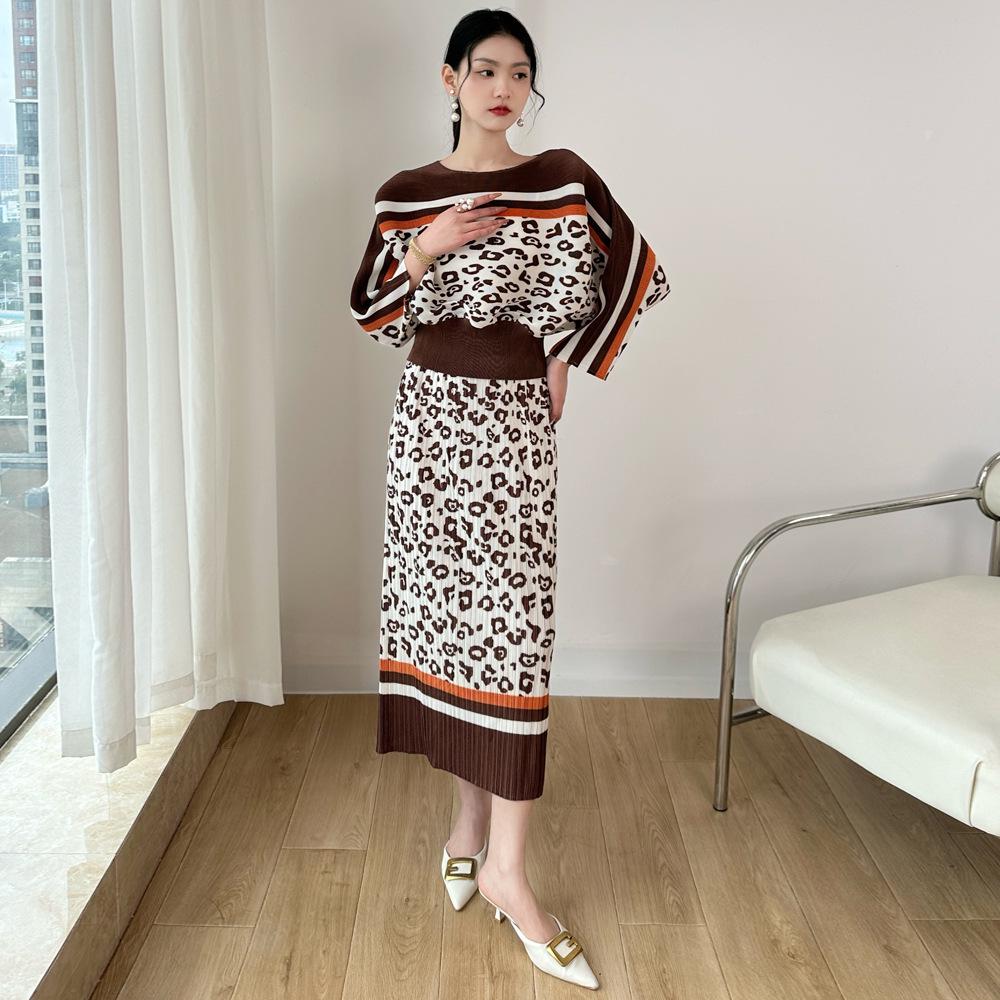 

Spring Pleated Batwing Sleeve Midi Skirt Set with Waist-Cinching Design One Size червоний