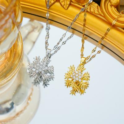 Rotable Snowflake Pendant Necklace Jewelry Micro-inlaid Diamond Necklace Clavicle Chain