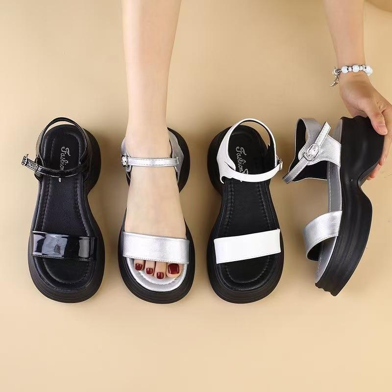 Open-toed feet, small soft-soled lightweight beach shoes, platform non-slip slippers, new summer word with sandals women