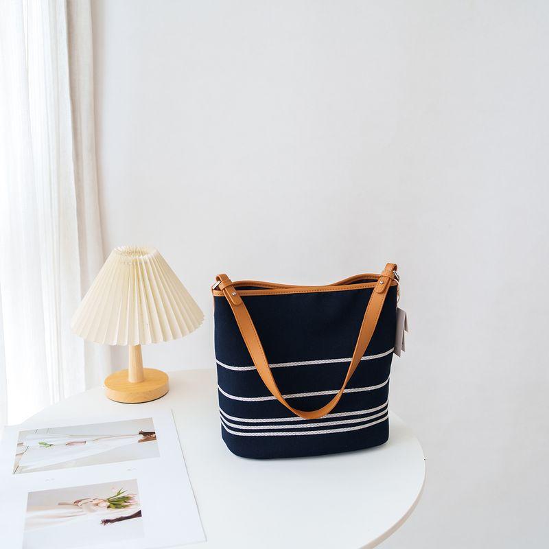 

Stripe Bucket Bag Women 2025 New Denim Contrast Color Shoulder Bag Versatile Commuter Versitile Fashion Messenger Bag Navy blue