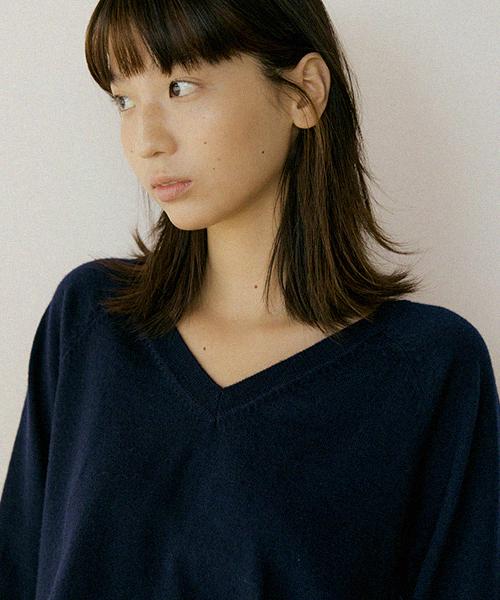 Lingseoul Merino Wool V-Neck Knit Top-Navy