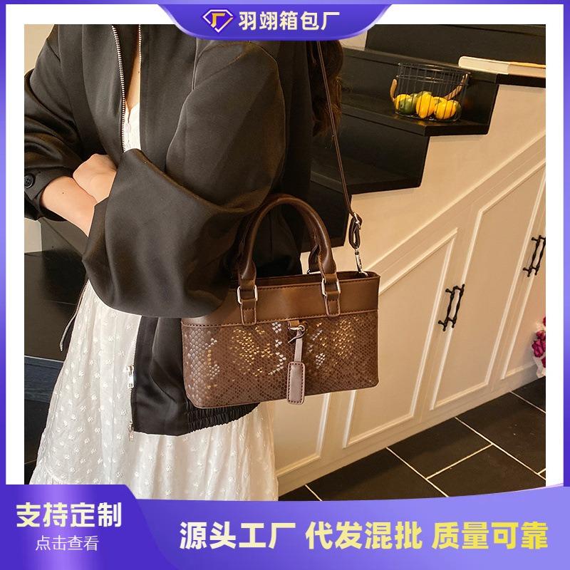 Portable commuter bag women's new simple retro fashion casual fresh shoulder crossbody small square bag