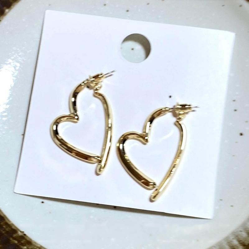 Stylish Heart Shaped Earrings Alloy Material Ear Studs Heart Ear Pendant Trendy Dangle Earring for Fashion Forward Women