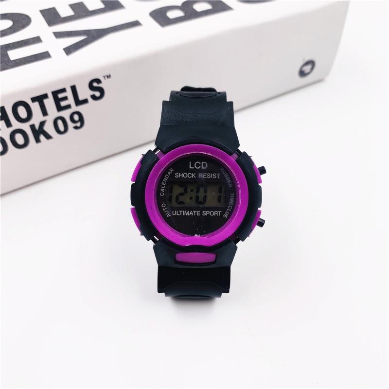 And Lightweight Comfortable Childrens Watch Round Dial Shape With Plastic Material Case