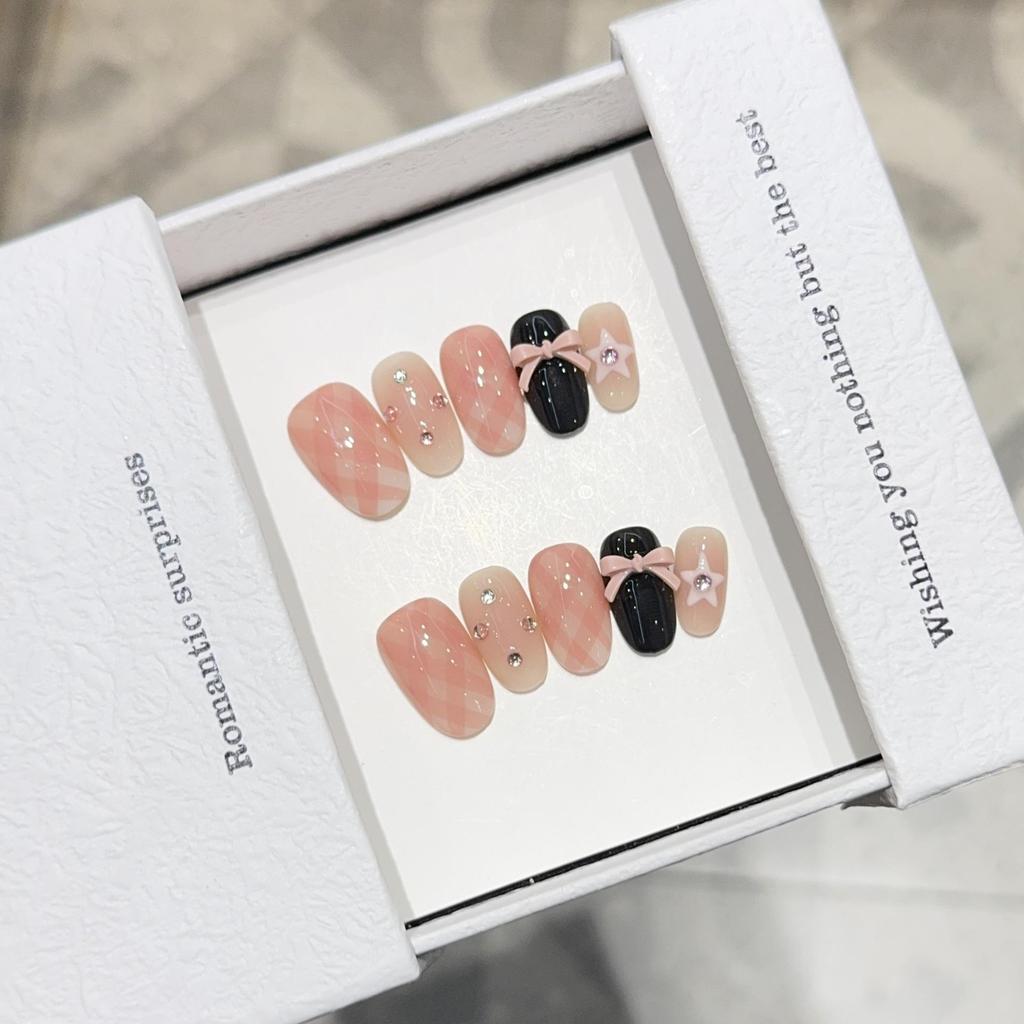 Handgemachte karierte Schleife künstliche Nagelkunst für Mädchen