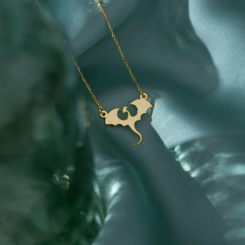 Fashionable Golden Dragon Pendant Necklace, Gothic Style Design, Chinese Mascot Shape, Personalized Necklaces for Wedding Party Jewelry Gifts.