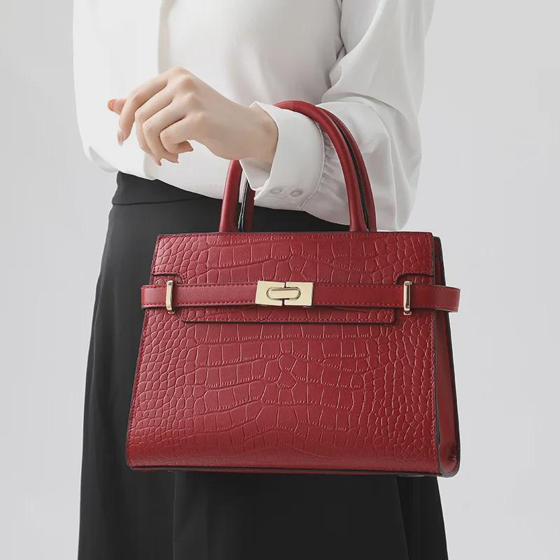 2025 Elegant Red Crossbody Handbag for Weddings - Ideal for Women and Mother-in-Laws