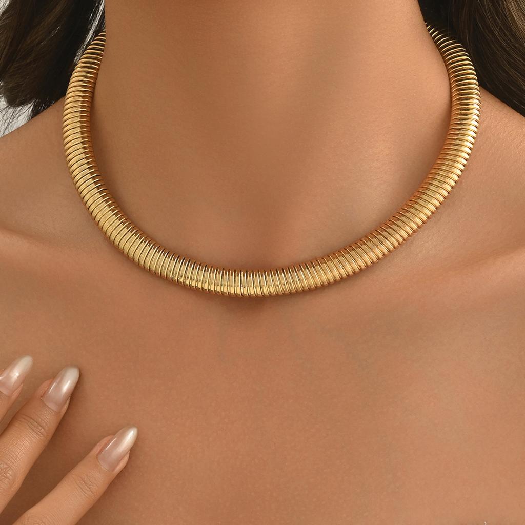 Cold Wind Wrapped Snake Bone Metal Necklace Personality Exaggerated Collarbone Chain