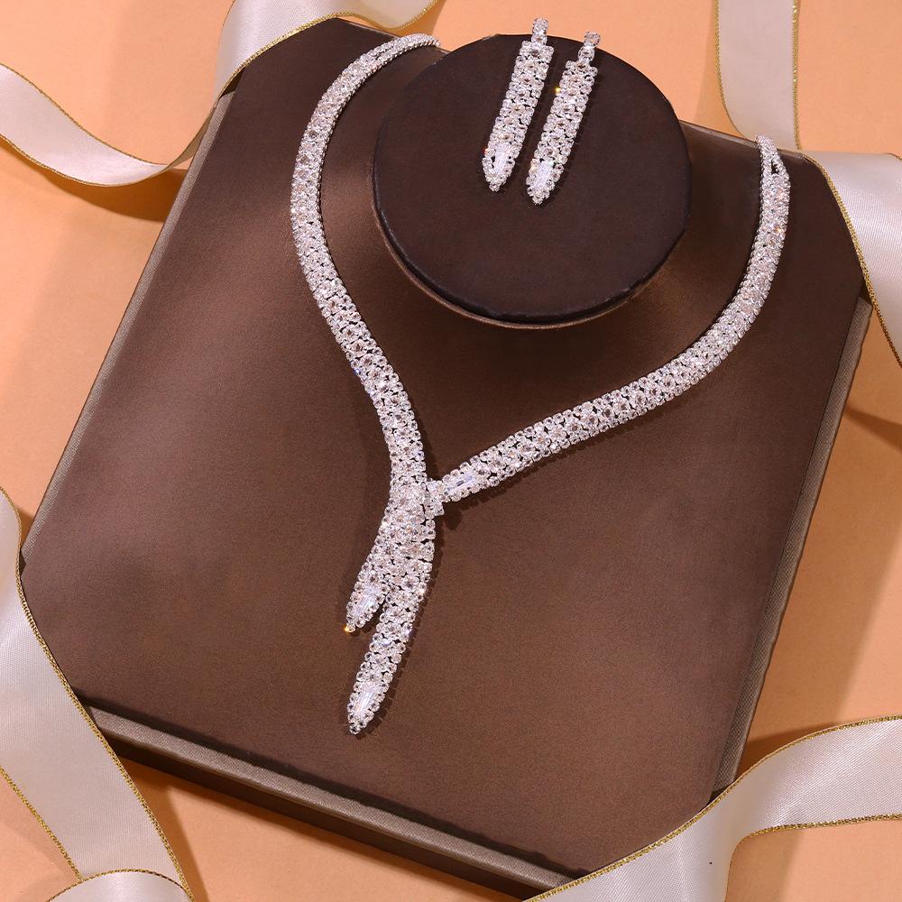 2Pcs/Set Necklace Earrings Geometry Shape Exquisite Noble Shining Crysatl Choker Necklace Earrings Jewelry Accessory