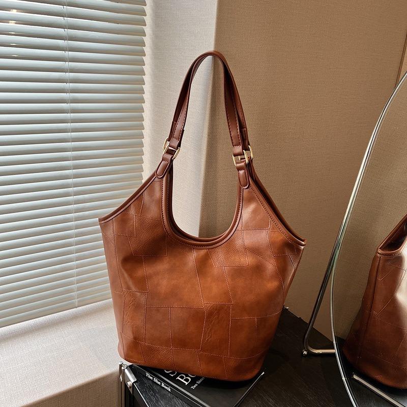 Premium sense large-capacity bag women's new fashion portable shoulder bag commuter versatile tote bag