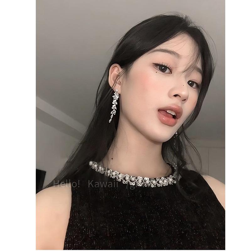 Minimalist Diamond-Encrusted Wheat Ear Tassel Earrings - Light Luxury, High-End Studs for a Fashionable, Elegant Look