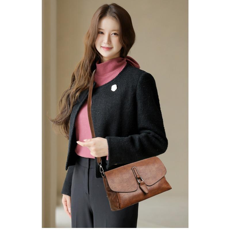 Damen Umhängetasche mit Klappe aus strukturiertem Leder Lässige Schultertasche