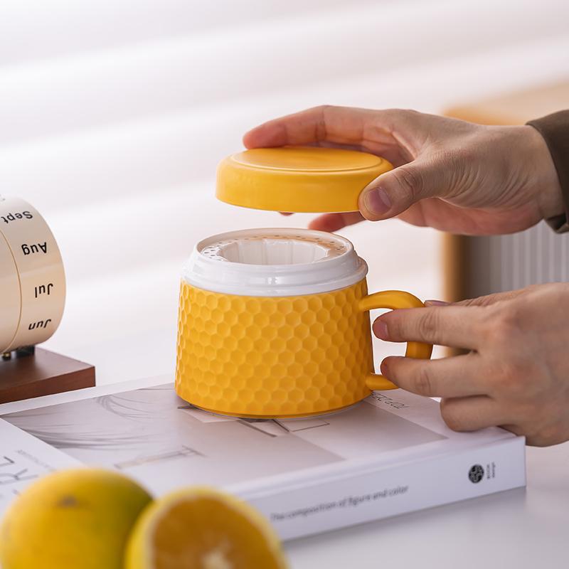 Spremiagrumi al Limone Portatile in Ceramica Senza Laccatura: Bancarella di strada, Cucina, Attrezzo a forma di cono