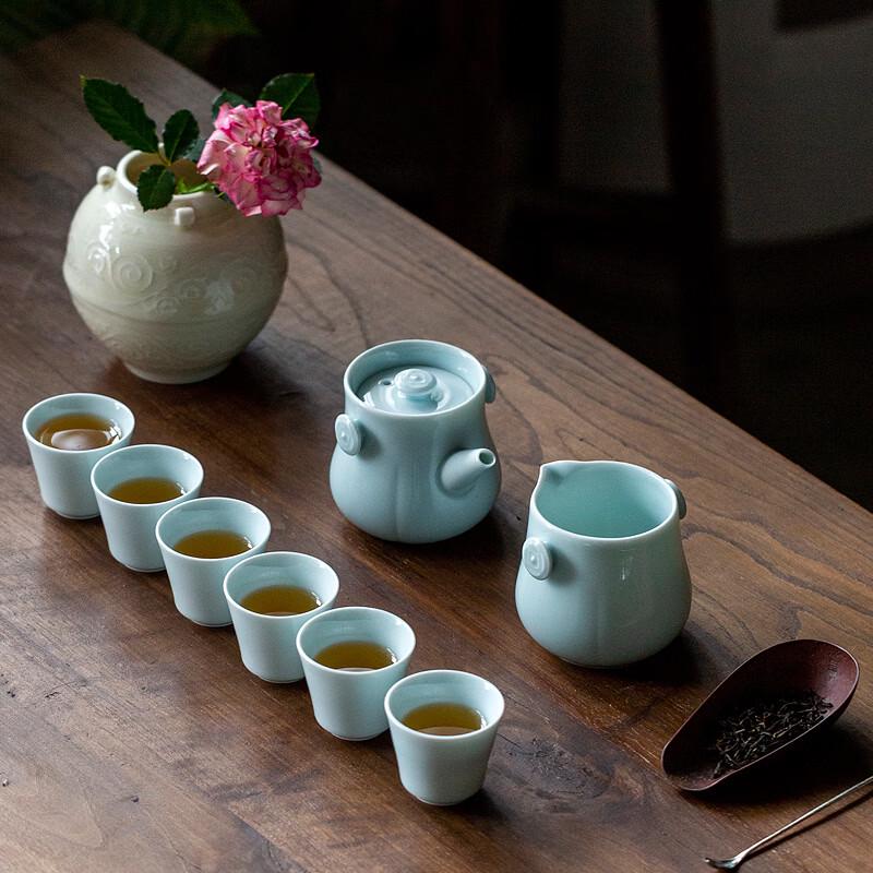 Aiyiris Auspicious 8-Piece Chinese Tea Set