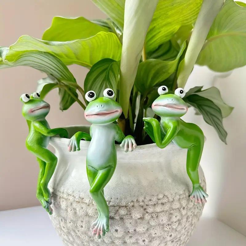 Cute Climbing Frog Figurines Flower Pot Hugger Resin Hanging Frog Sculpture Outdoor Statue Plant Pot Decorations Patio Ornaments