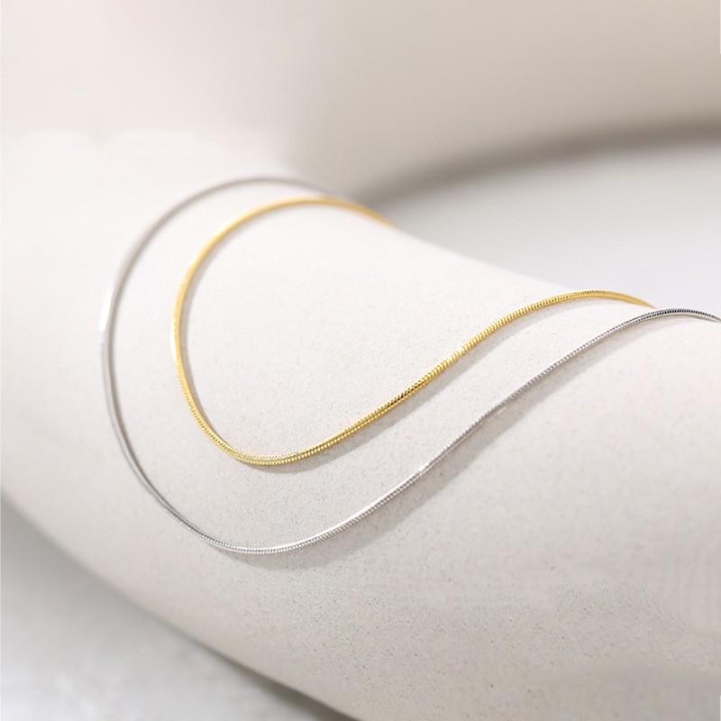 Collana S925 in Argento Puro Estremamente Sottile Stile Cool per Uomini e Donne, Catena a Osso di Serpente Argento Lucido Ins Lusso Leggero, 1MM Impilabile per Indossare