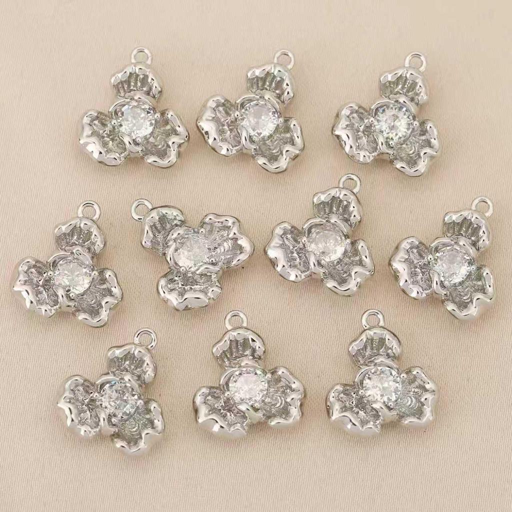 Liangfei Lucky Three-Petal Flower Pendant with Inlaid Diamond and 18k Gold-Plated Copper for DIY Jewelry Accessories