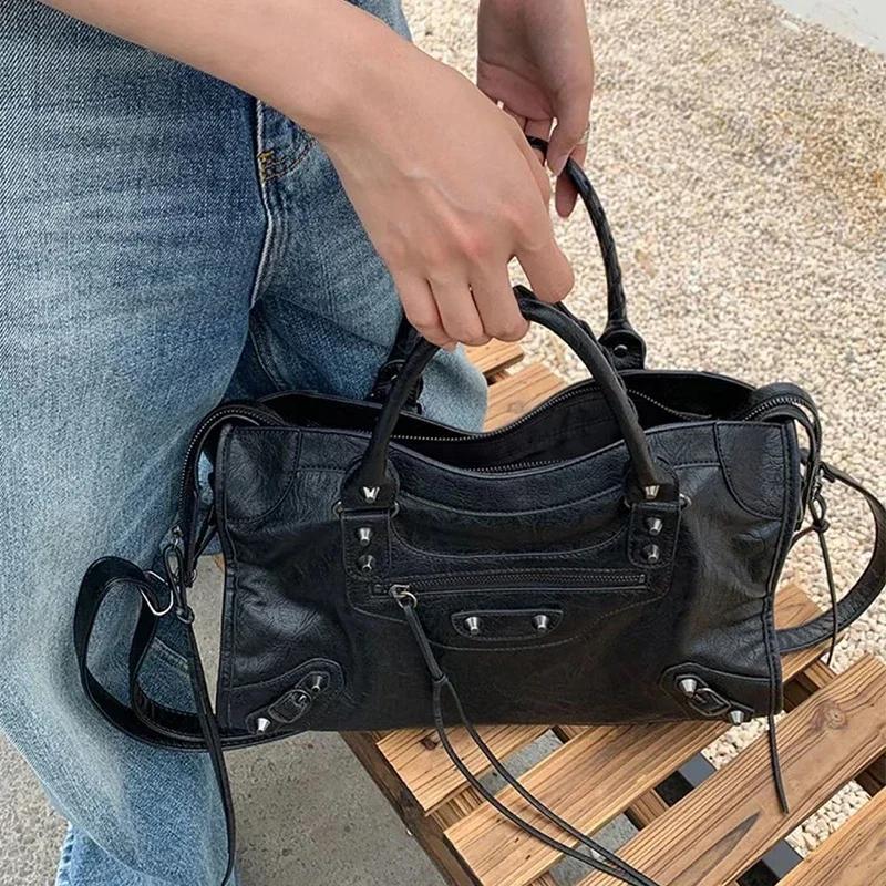 Large Capacity Shoulder Crossbody Tote Bag Hundred Niche Rivet Motorcycle Bag ABG Spice Girl Bag