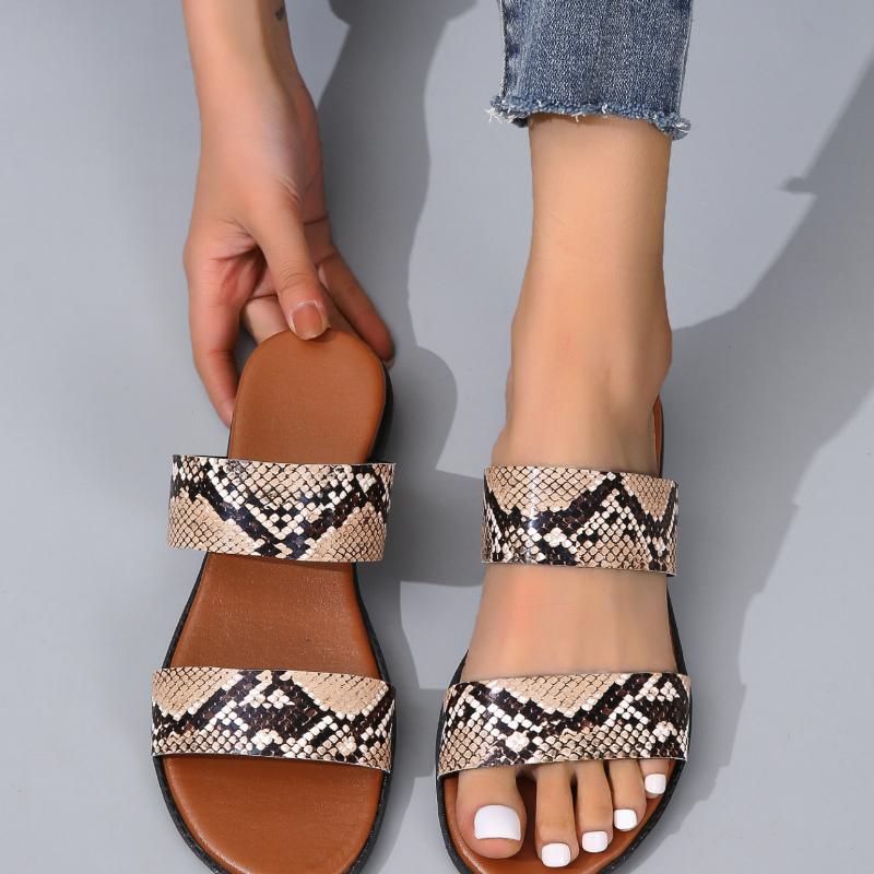 

Летняя женская обувь, женские тапочки, новинка 2024 года, модные женские сандалии на танкетке со змеиным рисунком, повседневные женские шлепанцы на плоской подошве 39
