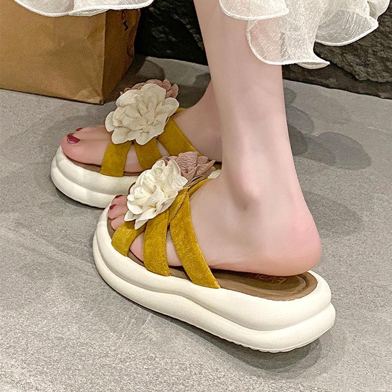 Fashion fairy 2025 one word cool summer new female summer versatile beach muffin soft bottom flower one word slippers