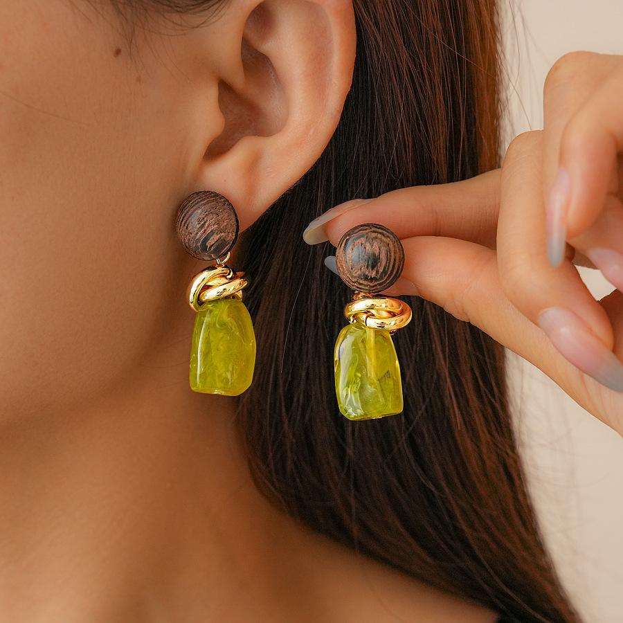 European Retro Geometric Resin Wrapped Earrings: High-End Autumn Winter Style for Women