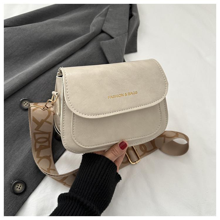 Düz renk basit gündelik retro 2025 sonbahar yeni moda trendi tek omuz çapraz askılı küçük kare kadın çantası