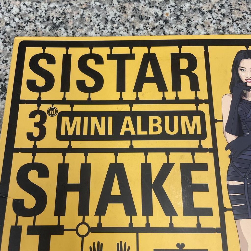 [USED] SISTAR SHAKE IT Korean Edition CD 3rd Mini Album Accessories Discount