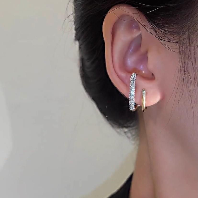 Wang Ziwen Style: Luxurious Geometric Zircon Ring and Earring Set