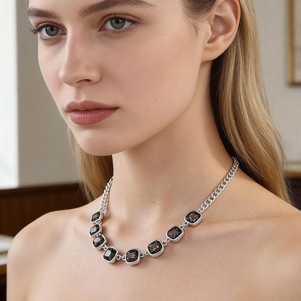 European and American Sweet and Cool Style Collarbone Chain Women's Fashion Light Luxury Necklace Ring Jewelry Versatile Item Jewelry