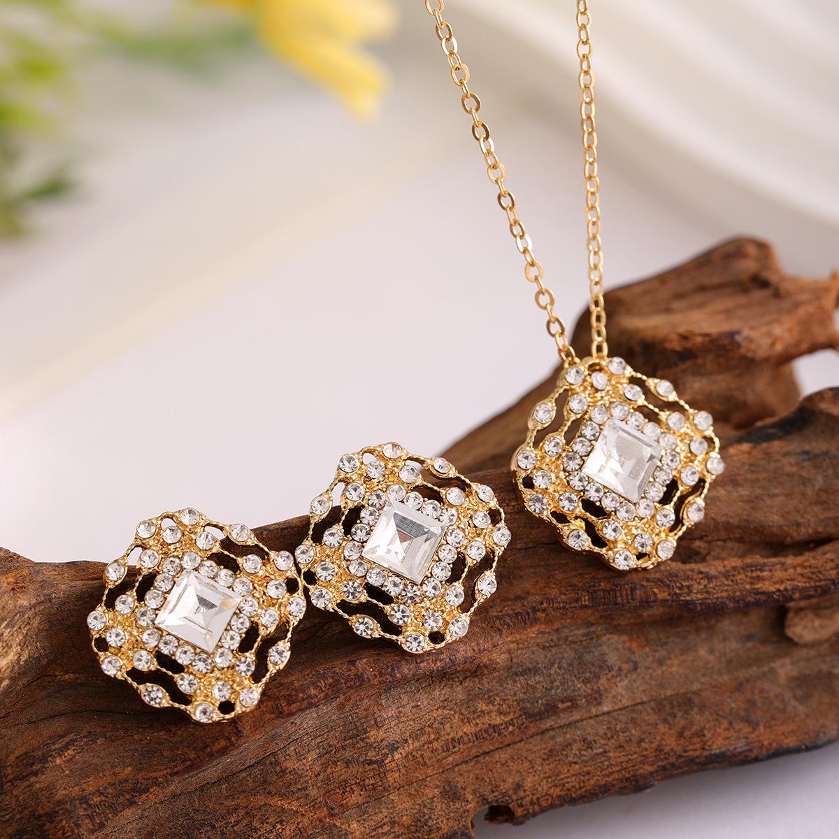 

Handmade Women s Jewelry Set: Square Full Diamond Earrings & Necklace серебряный