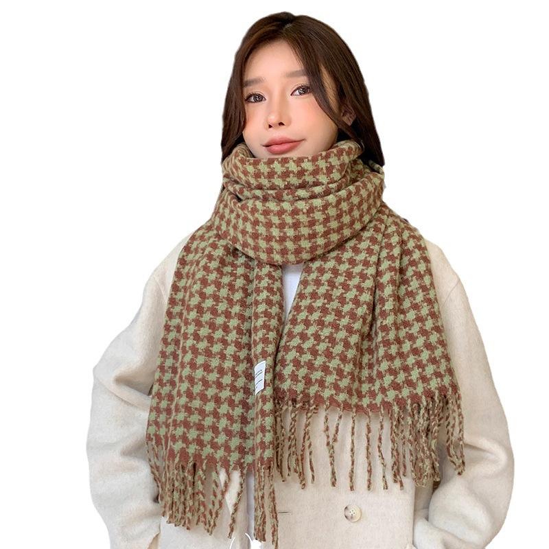 New scarf Qiandongge winter Korean version versatile student couple warm black and white plaid knitted Korean atmosphere