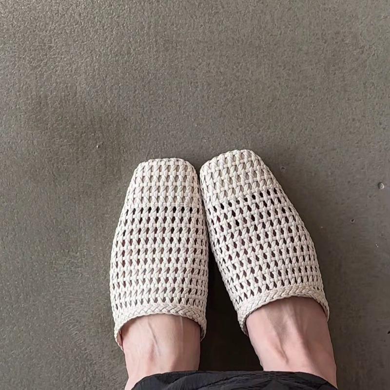 Sheepskin version of the new woven hollow bag head half slippers women's summer wear flat bottom square head fashion lazy cool slippers