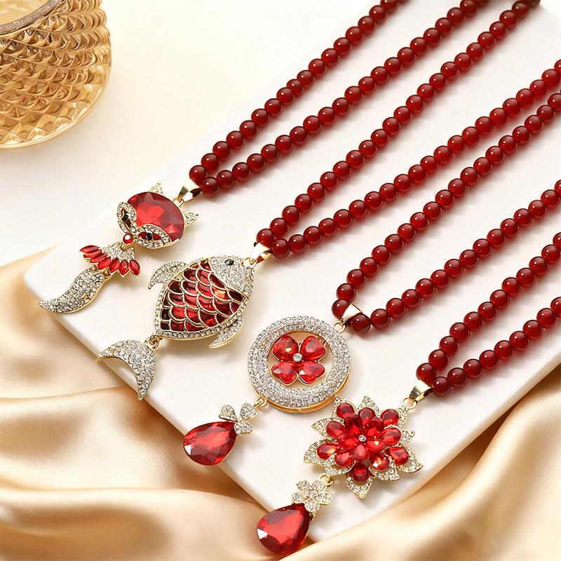 Retro Red Crystal Pendant Necklace: Versatile, High-End Fashion Accessory for Women