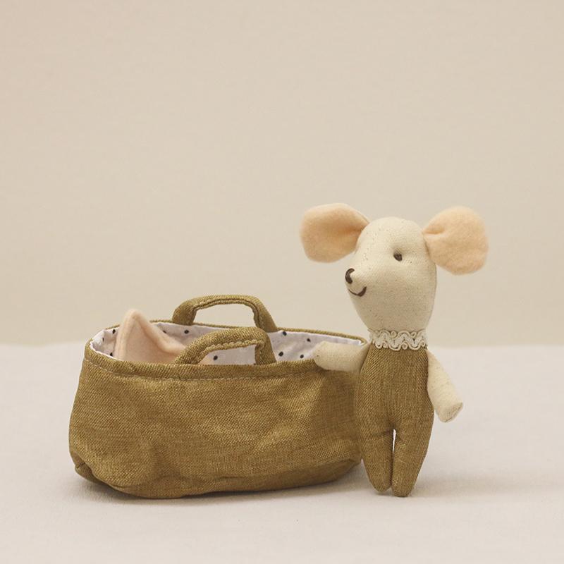 

Legmic Adorable plush playthings the mouse Infant dolls Children s classic cartoon mouse playthings Birth Date present 10cm