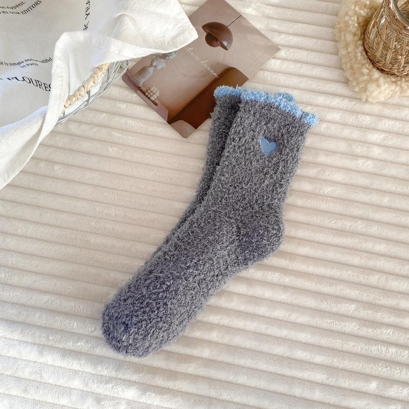 Non-shedding Coral Fleece Socks, Women's Embroidered Heart-shaped Sleep Socks, Thickened Warm Half-fleece Socks