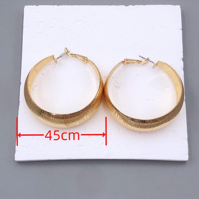 Funky a odvážné kruhové náušnice ve tvaru C ve tvaru rybí kosti pro ženy