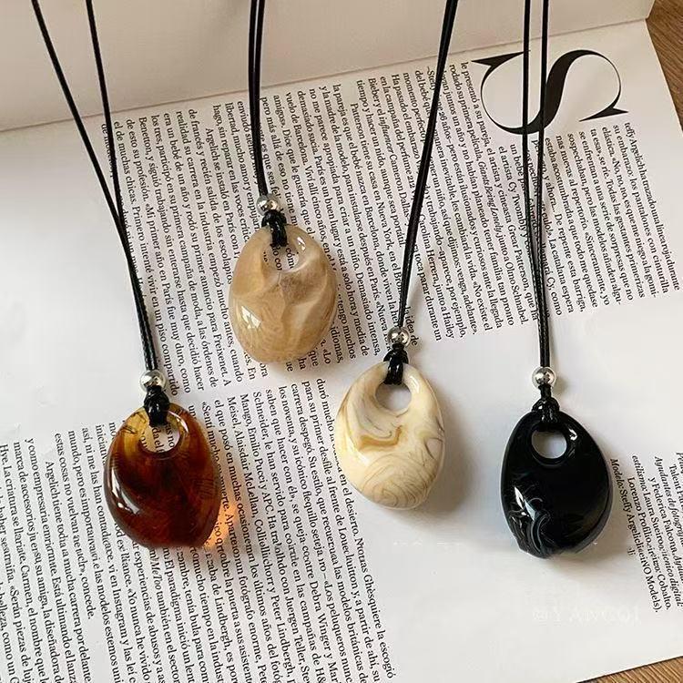 Women's Retro Korean Style Smudged Acrylic Pendant Necklace - Autumn/Winter Fashion