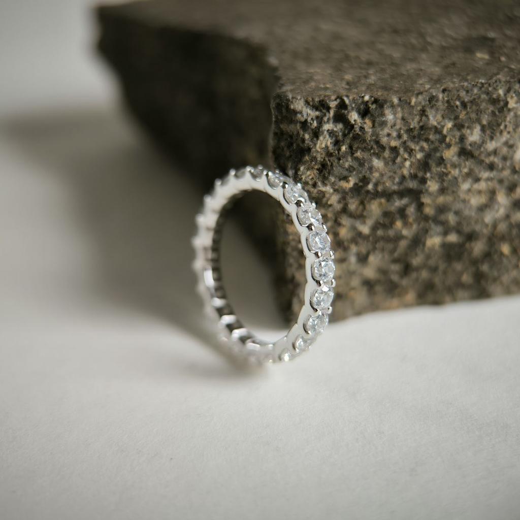 Серебряное кольцо с фианитами, вес изделия 2,24 гр (2181248)