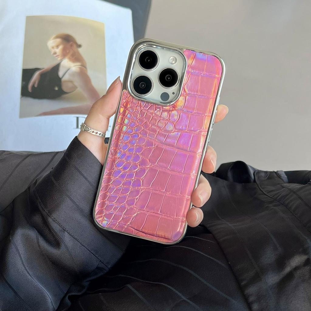 Detta är ett bländande elektropläterat telefonfodral med krokodillädermönster för IPhone15Promax och ett stötskyddande skyddsfodral för Apple 14