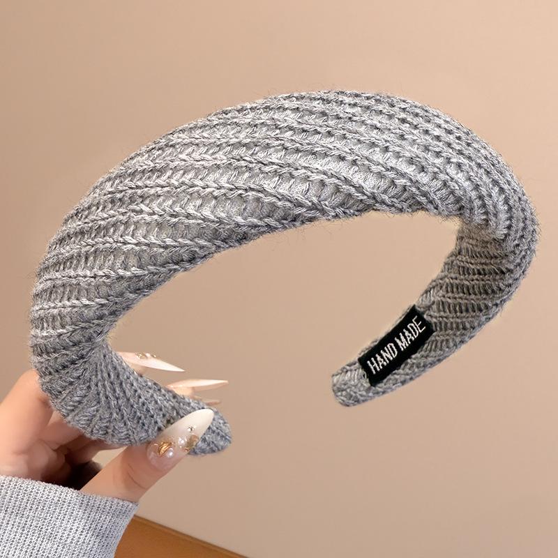 Gray Plush Wide Brim Headband: Versatile Women's Hair Accessory
