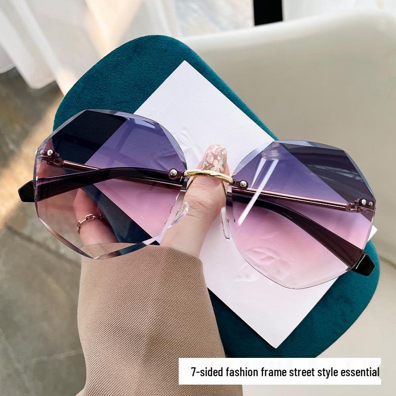 

2024 Women s Crystal-Cut Polygon Sunglasses for Slimming Round Faces