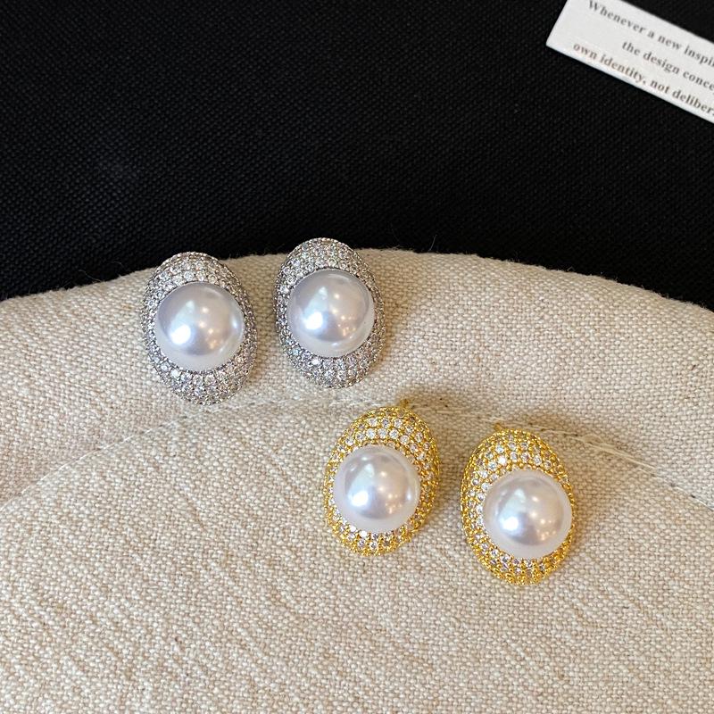 Silver Needle Zircon Oval Pearl Stud Earrings – Elegant, Niche, High-End Ear Jewelry for Women.