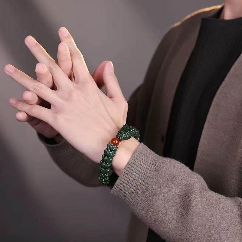 Prachtig Gesneden Jade Draak Armband: Natuurlijke Hetian Groene & Zwarte Schapenvet Jade met Inkt Jade Accenten