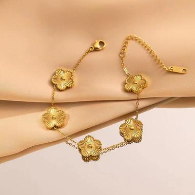 Elegantes Damenarmband mit fünfblättriger Blume - Luxuriös, glänzend und minimalistisch
