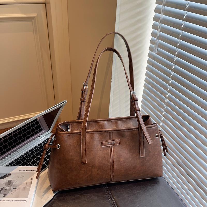 Large-capacity bag women's autumn and winter versatile 2025 new simple texture shoulder bag casual work commuter tote bag