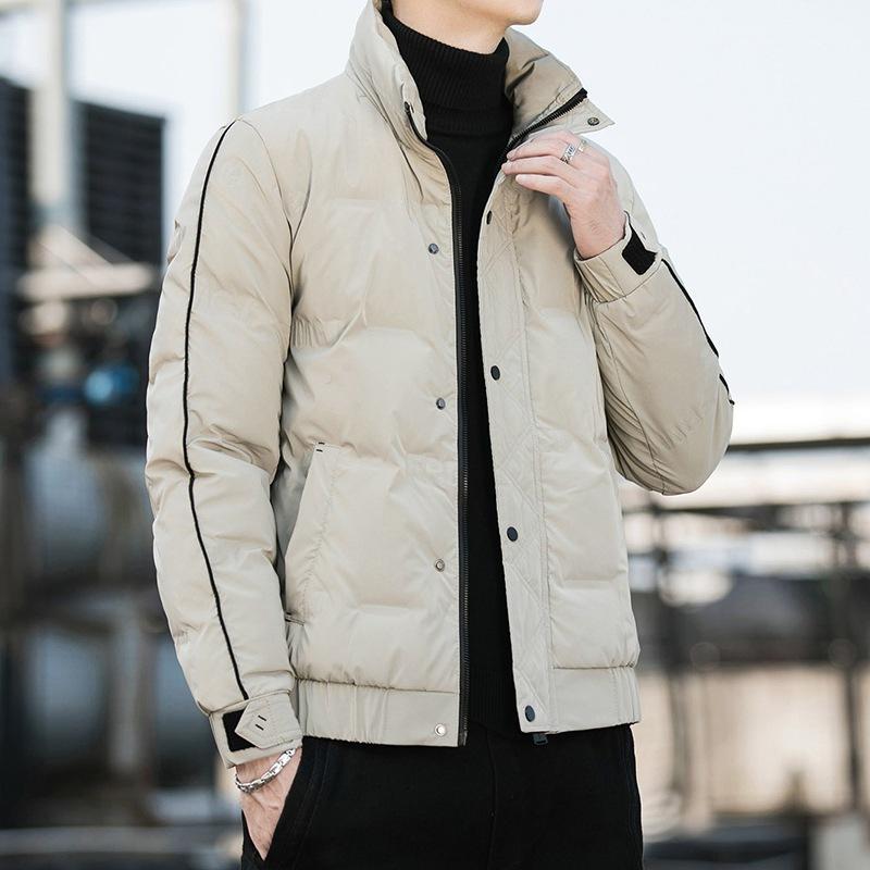 

Мужской пуховик 2025 новый зимний короткий хлопковый пуховик свободного кроя трендовый красивый пух белой утки мужской пуховик со стойкой для мужчин 5XL хаки